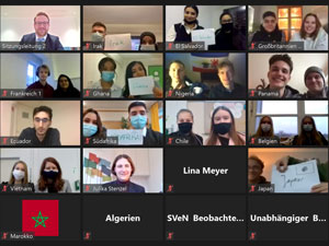 Die Jugendlichen vertraten zu zweit ein Land