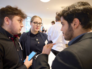 Verhandlungen erfordern gute Erklärungen und genaues zuhören