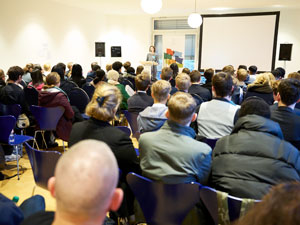 Die SVeN-Generalsekretärin spricht zur Abschlusszeremonie