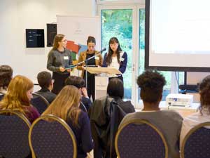 Auch mit Gegenfragen müssen die Delegierten rechnen, nachdem sie ihren Änderungsantrag vorgestellt haben.