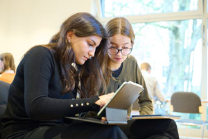 Jede Formulierung wird genau geprüft