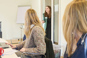 Unsere Eventmanagerin unterstützt auch im Sekretariat.